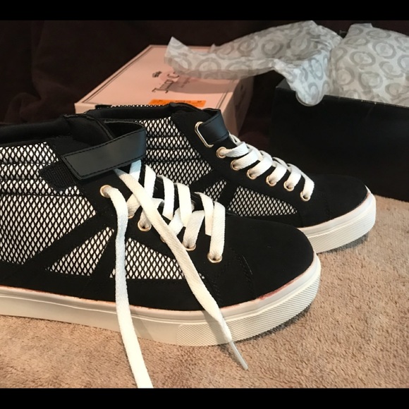 New in Box JUICY COUTURE 8.5 Sneakers.      (805) - Picture 7 of 7